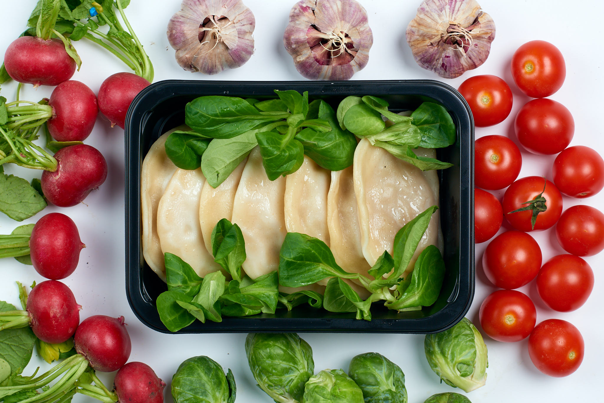 Pierogi ze szpinakiem, okrasa z bułki tartej