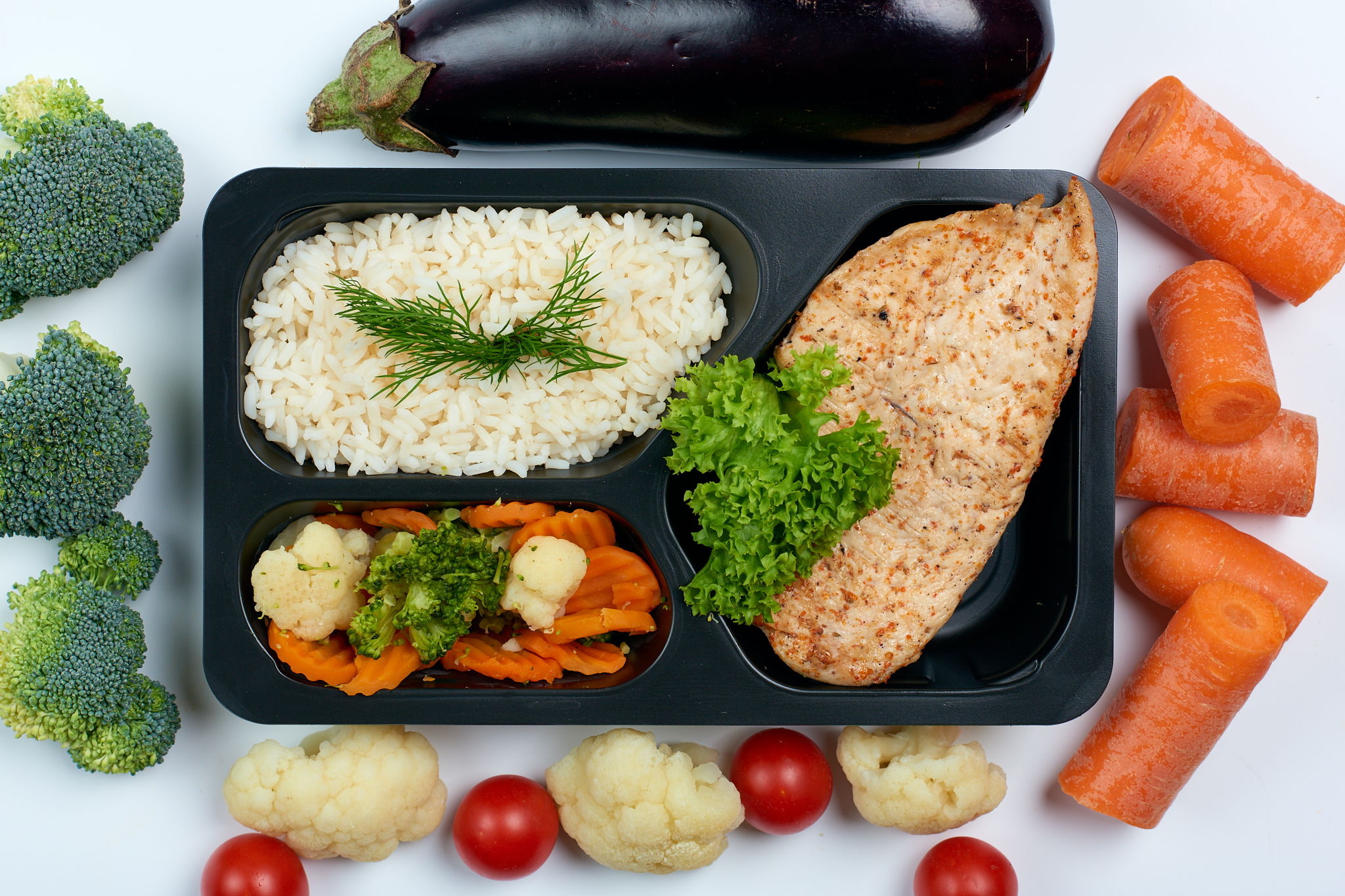 Pierś z kurczaka z grilla, ryż biały, warzywa na parze