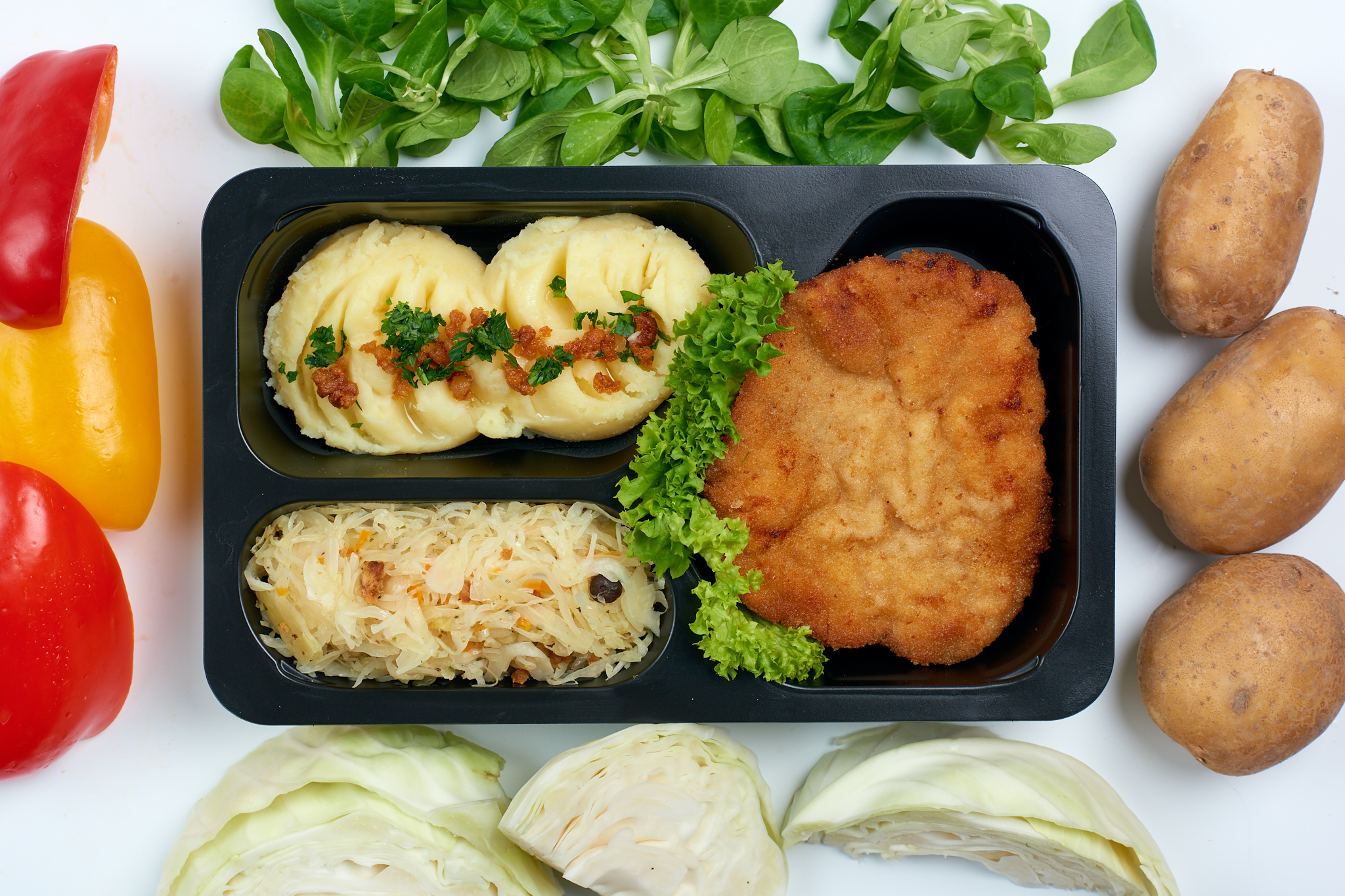 Kotlet schabowy, puree, kapusta kiszona zasmażana